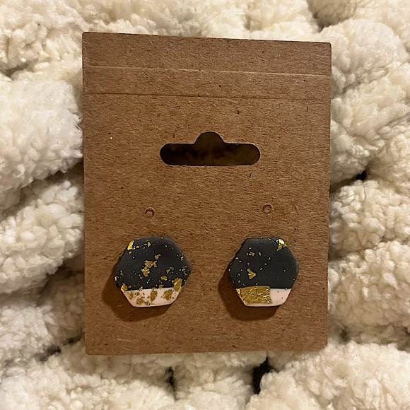 Handmade polymer clay boho gold flake earrings - Picture 2 of 2